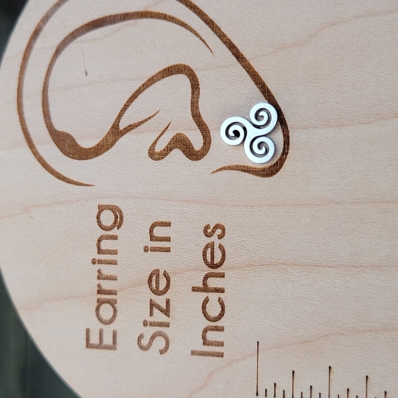 Curlique Stud Earrings, unisex - Picture 4 of 6